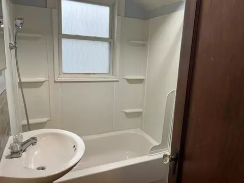 Bath - 531 S Fort Ave, Springfield, MO 65806 photo 1 of 1