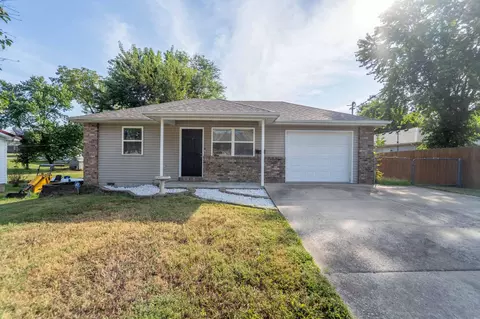 410 N Wilson Ave, Bolivar, MO 65613