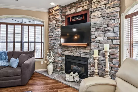 Living - 300 Glory Rd UNIT 1, Branson, MO 65616 photo 4 of 6