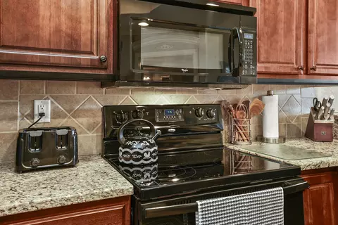 Kitchen - 300 Glory Rd UNIT 1, Branson, MO 65616 photo 3 of 8