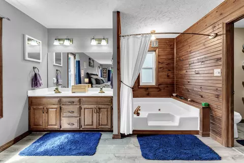 Bath - 402 N Hightower Ave, Nixa, MO 65714 photo 5 of 6