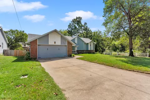 Exterior - 402 N Hightower Ave, Nixa, MO 65714 photo 2 of 14