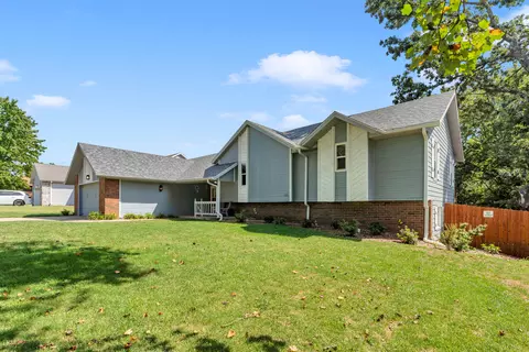 Exterior - 402 N Hightower Ave, Nixa, MO 65714 photo 4 of 14