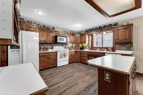 Kitchen - 402 N Hightower Ave, Nixa, MO 65714 photo 4 of 4