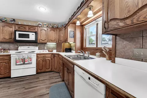 Kitchen - 402 N Hightower Ave, Nixa, MO 65714 photo 3 of 4