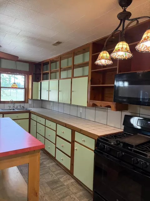 Kitchen - 107 E James St, Mountain View, MO 65548 photo 1 of 3