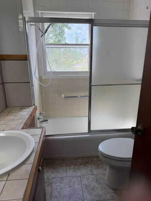 Bath - 107 E James St, Mountain View, MO 65548 photo 2 of 2