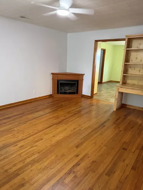 Living - 107 E James St, Mountain View, MO 65548 photo 1 of 1