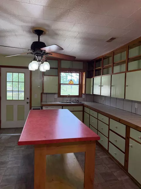 Kitchen - 107 E James St, Mountain View, MO 65548 photo 3 of 3