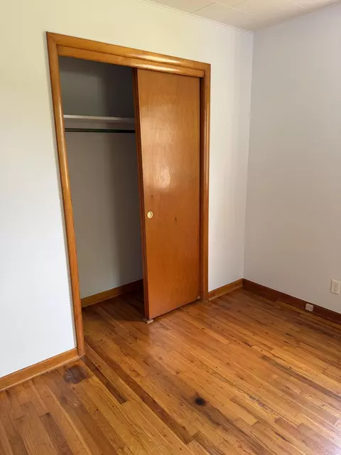 Bedroom - 107 E James St, Mountain View, MO 65548 photo 2 of 3
