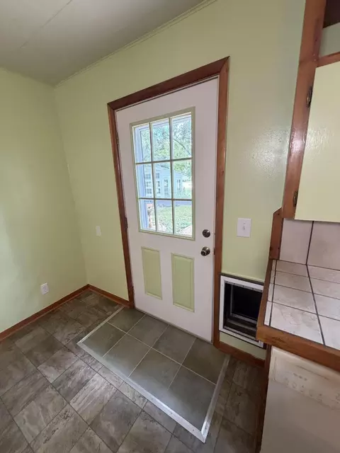 Entry Way - 107 E James St, Mountain View, MO 65548 photo 1 of 2
