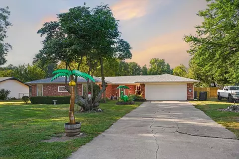 1206 Kemp Dr, Bolivar, MO 65613