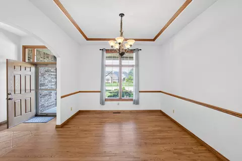 Living - 1352 N Lennox Ct, Springfield, MO 65802 photo 1 of 7