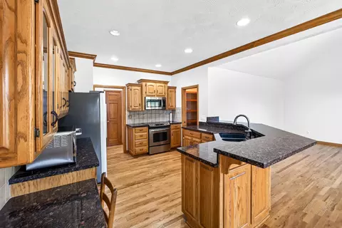 Kitchen - 1352 N Lennox Ct, Springfield, MO 65802 photo 2 of 5