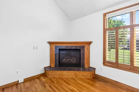 Living - 1352 N Lennox Ct, Springfield, MO 65802 photo 7 of 7