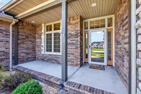 Exterior - 1352 N Lennox Ct, Springfield, MO 65802 photo 4 of 13