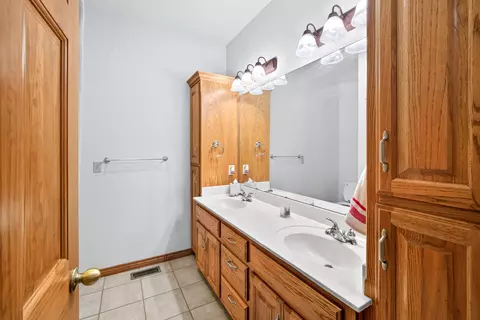Bath - 1352 N Lennox Ct, Springfield, MO 65802 photo 4 of 4