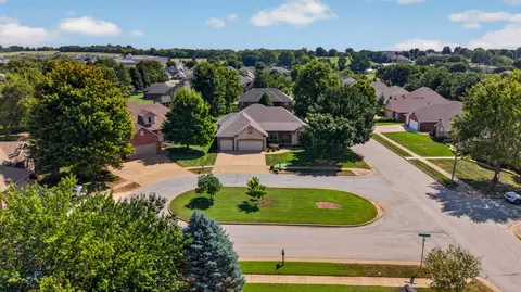 View/Area - 1352 N Lennox Ct, Springfield, MO 65802 photo 2 of 5