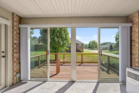 Exterior - 1352 N Lennox Ct, Springfield, MO 65802 photo 7 of 13