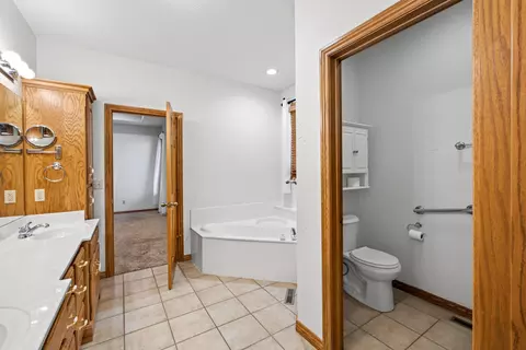 Bath - 1352 N Lennox Ct, Springfield, MO 65802 photo 3 of 4