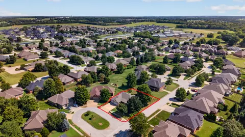 View/Area - 1352 N Lennox Ct, Springfield, MO 65802 photo 4 of 5
