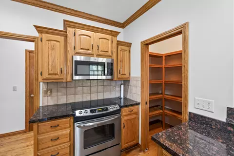 Kitchen - 1352 N Lennox Ct, Springfield, MO 65802 photo 4 of 5