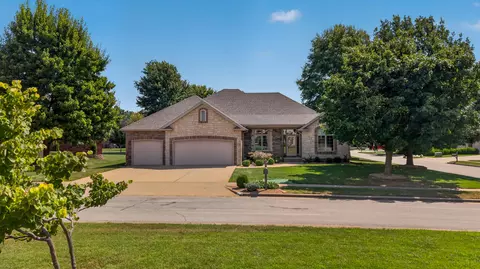 Exterior - 1352 N Lennox Ct, Springfield, MO 65802 photo 2 of 13