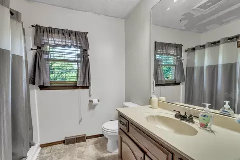 Bath - 515 S West Ave, Springfield, MO 65806 photo 1 of 2