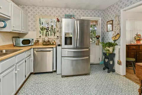Kitchen - 3329 W Countryside Dr, Springfield, MO 65807 photo 1 of 2