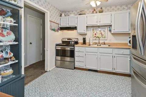 Kitchen - 3329 W Countryside Dr, Springfield, MO 65807 photo 2 of 2