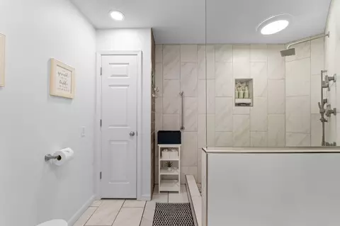 Bath - 147 Grandview Dr #1, Branson, MO 65616 photo 4 of 8