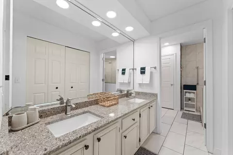 Bath - 147 Grandview Dr #1, Branson, MO 65616 photo 2 of 8