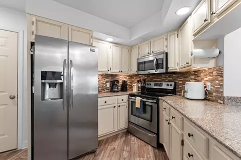 Kitchen - 147 Grandview Dr #1, Branson, MO 65616 photo 2 of 4
