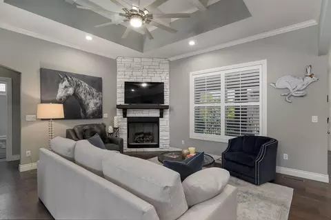 Living - 835 E Donegal Cir, Nixa, MO 65714 photo 2 of 5