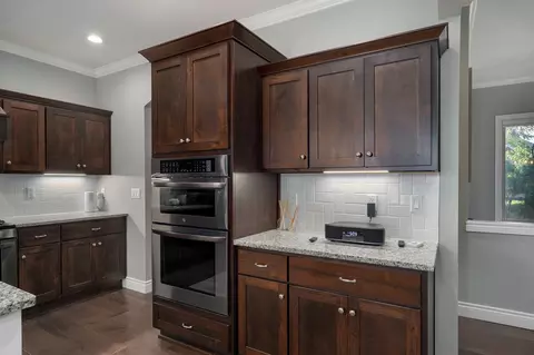 Kitchen - 835 E Donegal Cir, Nixa, MO 65714 photo 4 of 6