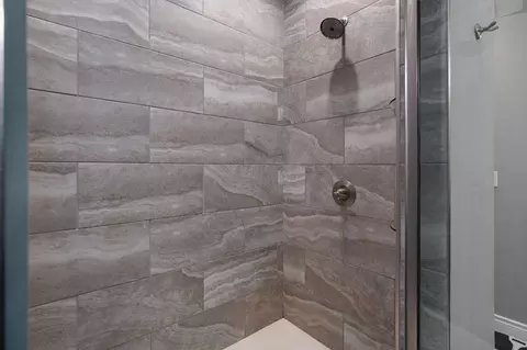 Bath - 835 E Donegal Cir, Nixa, MO 65714 photo 1 of 3