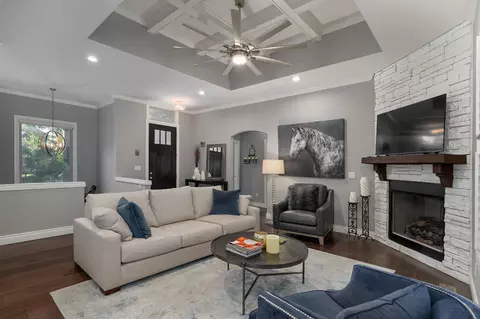 Living - 835 E Donegal Cir, Nixa, MO 65714 photo 3 of 5