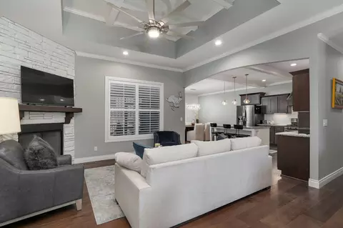 Living - 835 E Donegal Cir, Nixa, MO 65714 photo 1 of 5