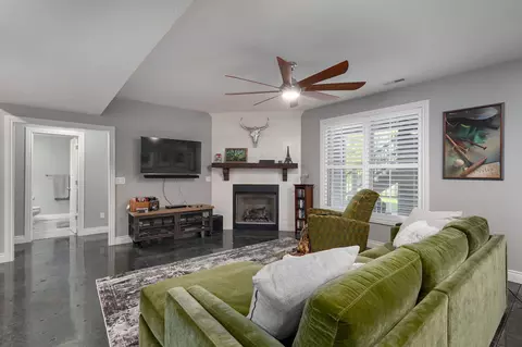 Living - 835 E Donegal Cir, Nixa, MO 65714 photo 4 of 5