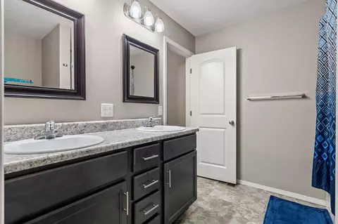 Bath - 531 S Forest Ln, Republic, MO 65738 photo 3 of 3