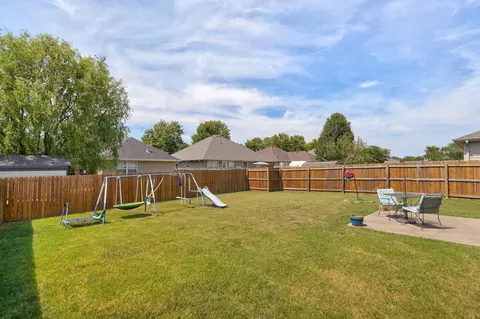Exterior - 635 S Mahn Ave, Springfield, MO 65802 photo 3 of 7