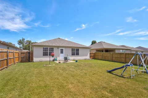 Exterior - 635 S Mahn Ave, Springfield, MO 65802 photo 5 of 7