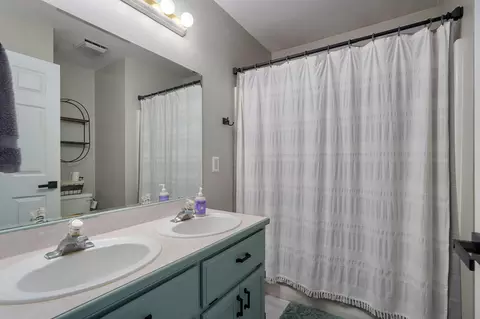 Bath - 970 W Birch St, Nixa, MO 65714 photo 4 of 4