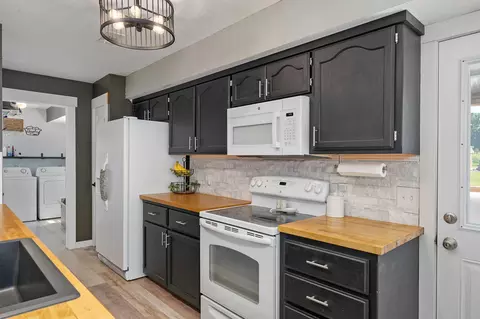 Kitchen - 970 W Birch St, Nixa, MO 65714 photo 2 of 3
