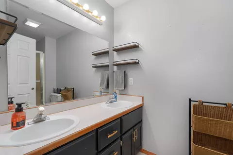 Bath - 970 W Birch St, Nixa, MO 65714 photo 2 of 4