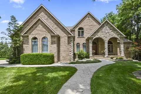 Exterior - 4013 E Gastonbury St, Springfield, MO 65809 photo 2 of 20