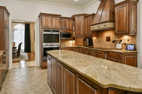 Kitchen - 4013 E Gastonbury St, Springfield, MO 65809 photo 9 of 10