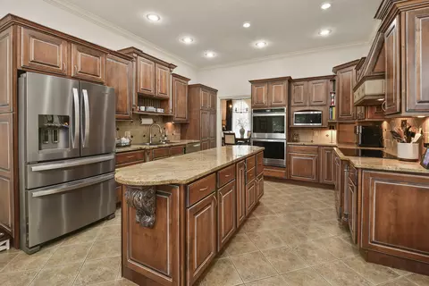 Kitchen - 4013 E Gastonbury St, Springfield, MO 65809 photo 1 of 10
