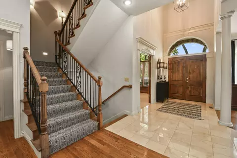 Entry Way - 4013 E Gastonbury St, Springfield, MO 65809 photo 1 of 8