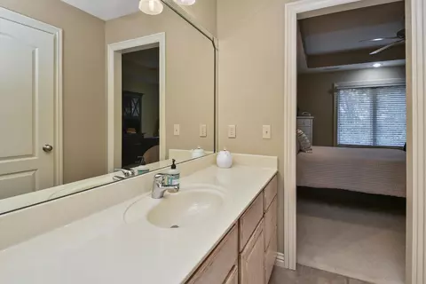 Bath - 4013 E Gastonbury St, Springfield, MO 65809 photo 9 of 11